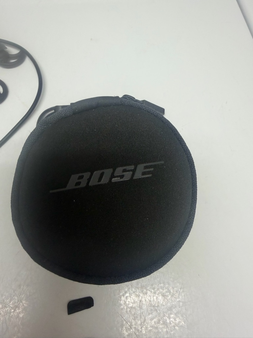 Bose Black In-Ear Wireless Earbuds with Neck Cable - Picture 4 of 8